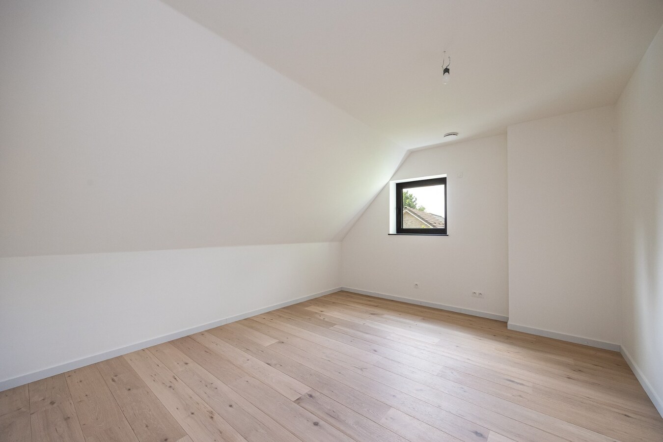 Energievriendelijke (A+) E-peil -5 nieuwbouwvilla in centrum Schilde met Zuid-tuin. 