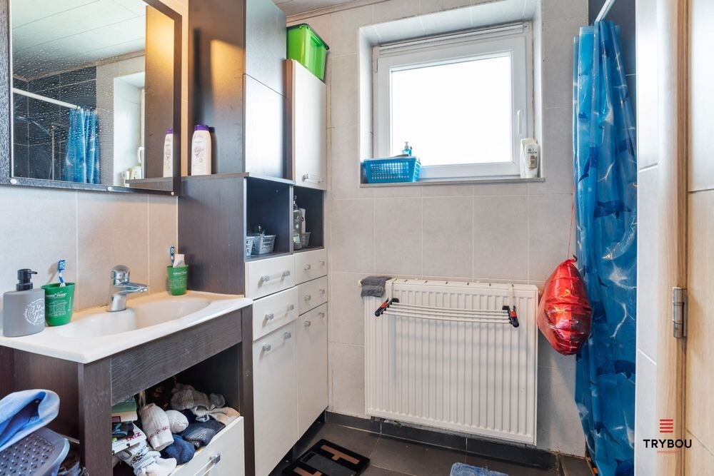 Centraal gelegen starterswoning op ruim perceel van 1658 m² 