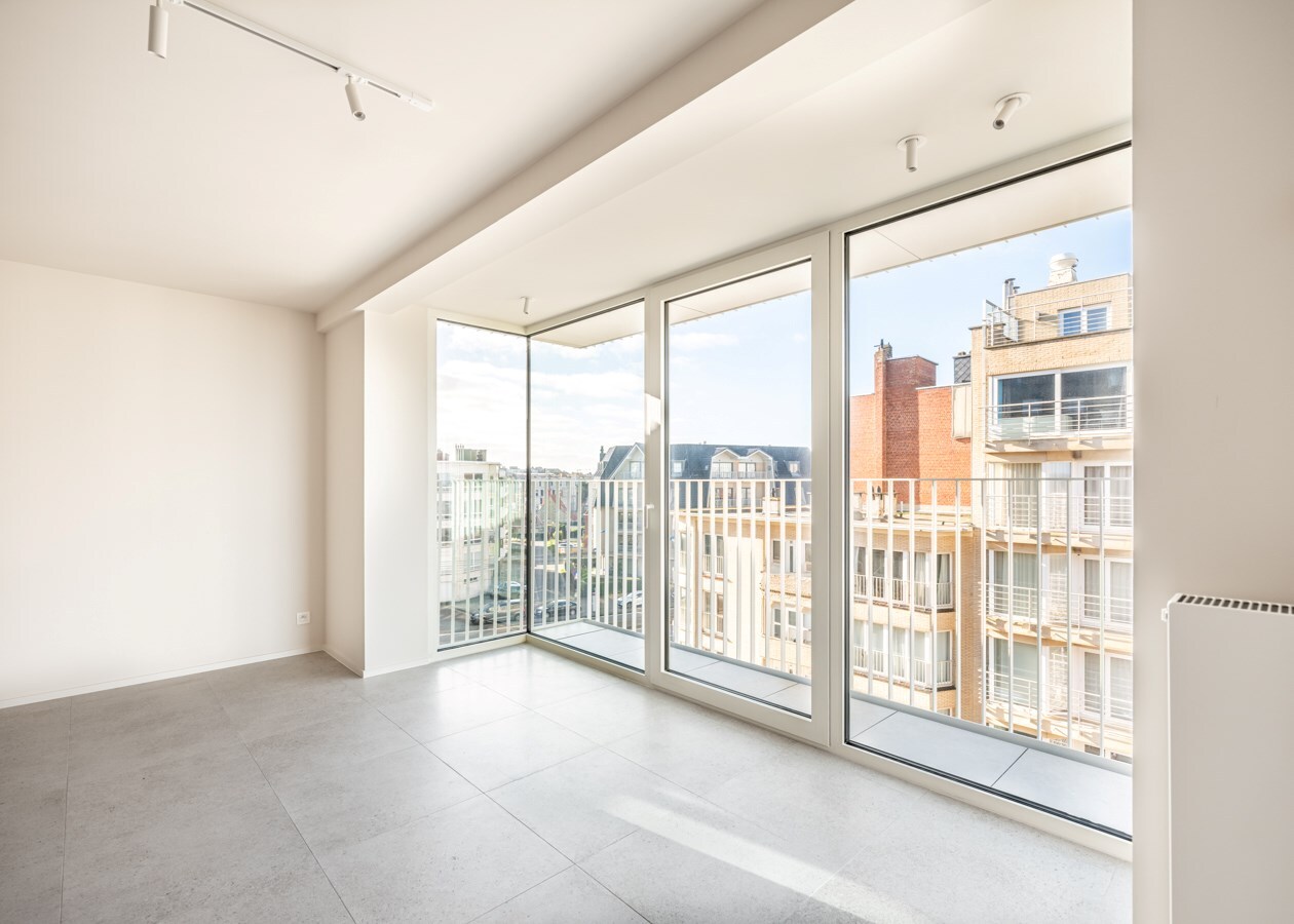 Beaux appartements rénovés avec vue latérale sur la mer ! 
