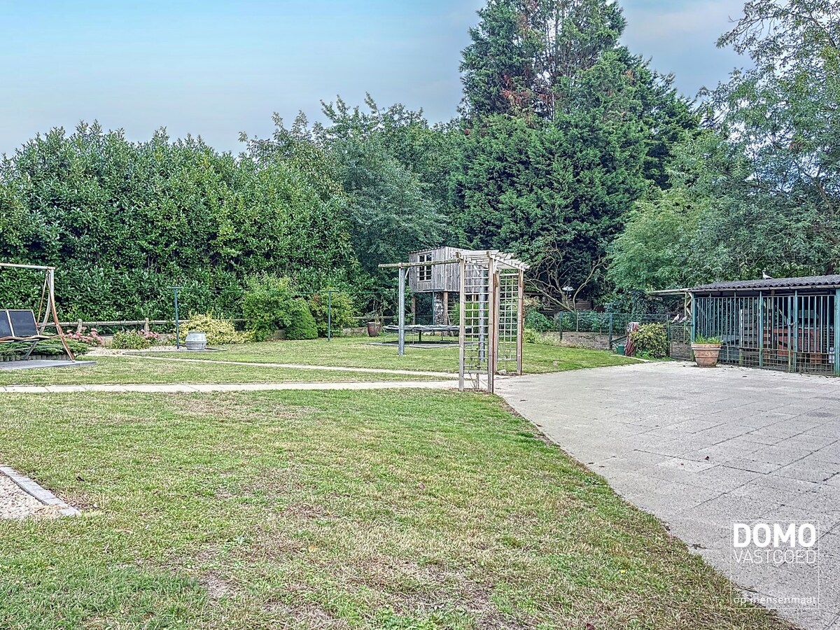 Ruime woning met tuin, inpandige garage en 4 slaapkamers in Linkhout. 