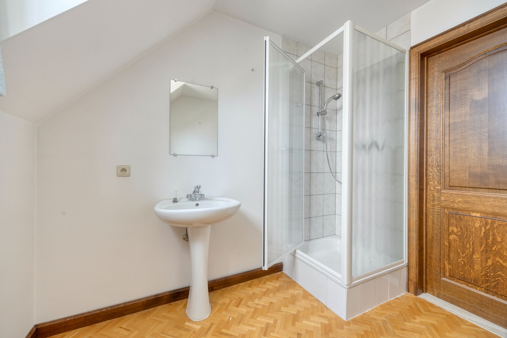 Badkamer met douche