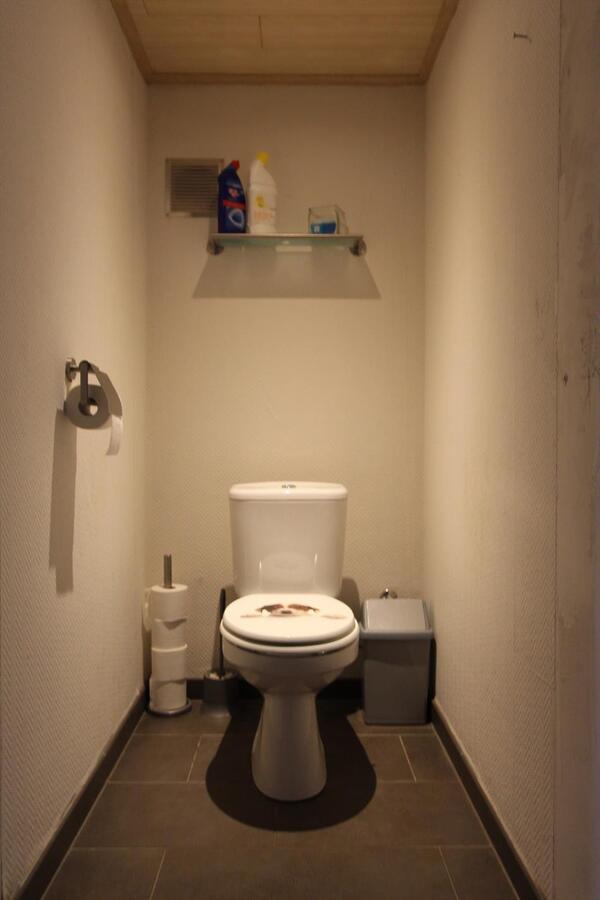 Ruime alleenstaande woning met 5 slaapkamers en garage te Koekelare 