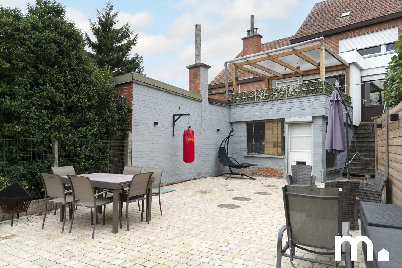 Ruime, centraal gelegen gezinswoning met garage te koop in Wevelgem ! 