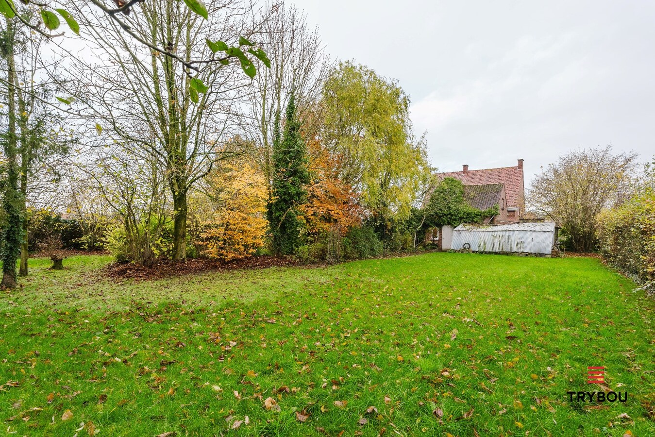 Alleenstaande woning op een ruim perceel van 2270 m² met rustige ligging te Langemark 