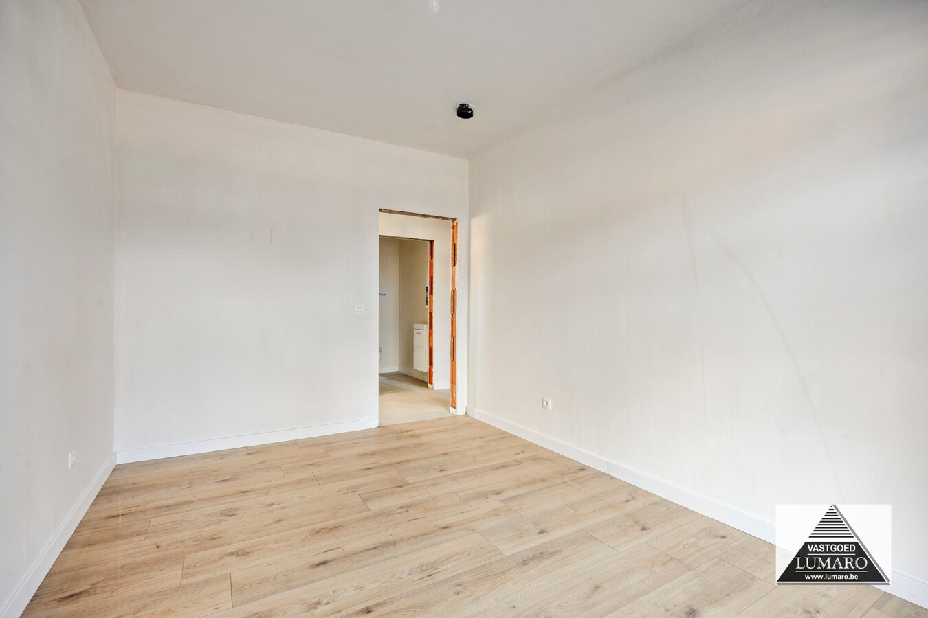 Nieuw gelijkvloers appartement met terras en tuintje 
