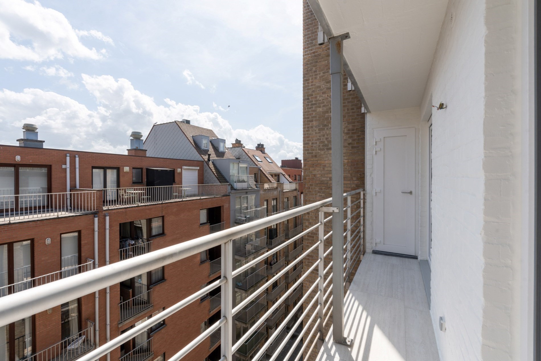 Appartement entièrement rénové bénéficiant d'une vue panoramique sur la digue de Duinbergen ! (possibilité d'achat d'un garage) 