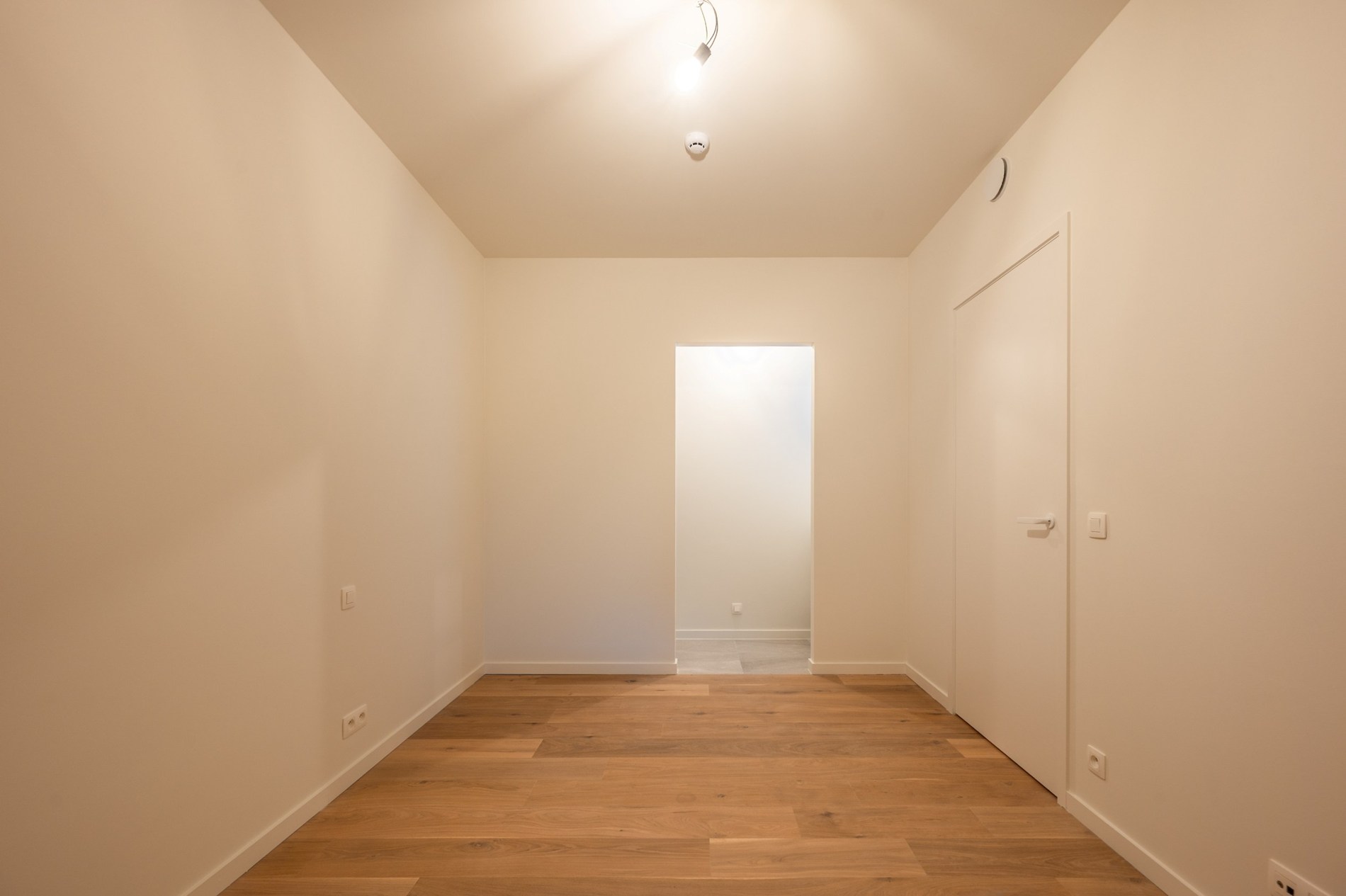 Centraal gelegen 2-kamer appartement te Res. Hoost op wandelafstand van de Zeedijk van Heist. 