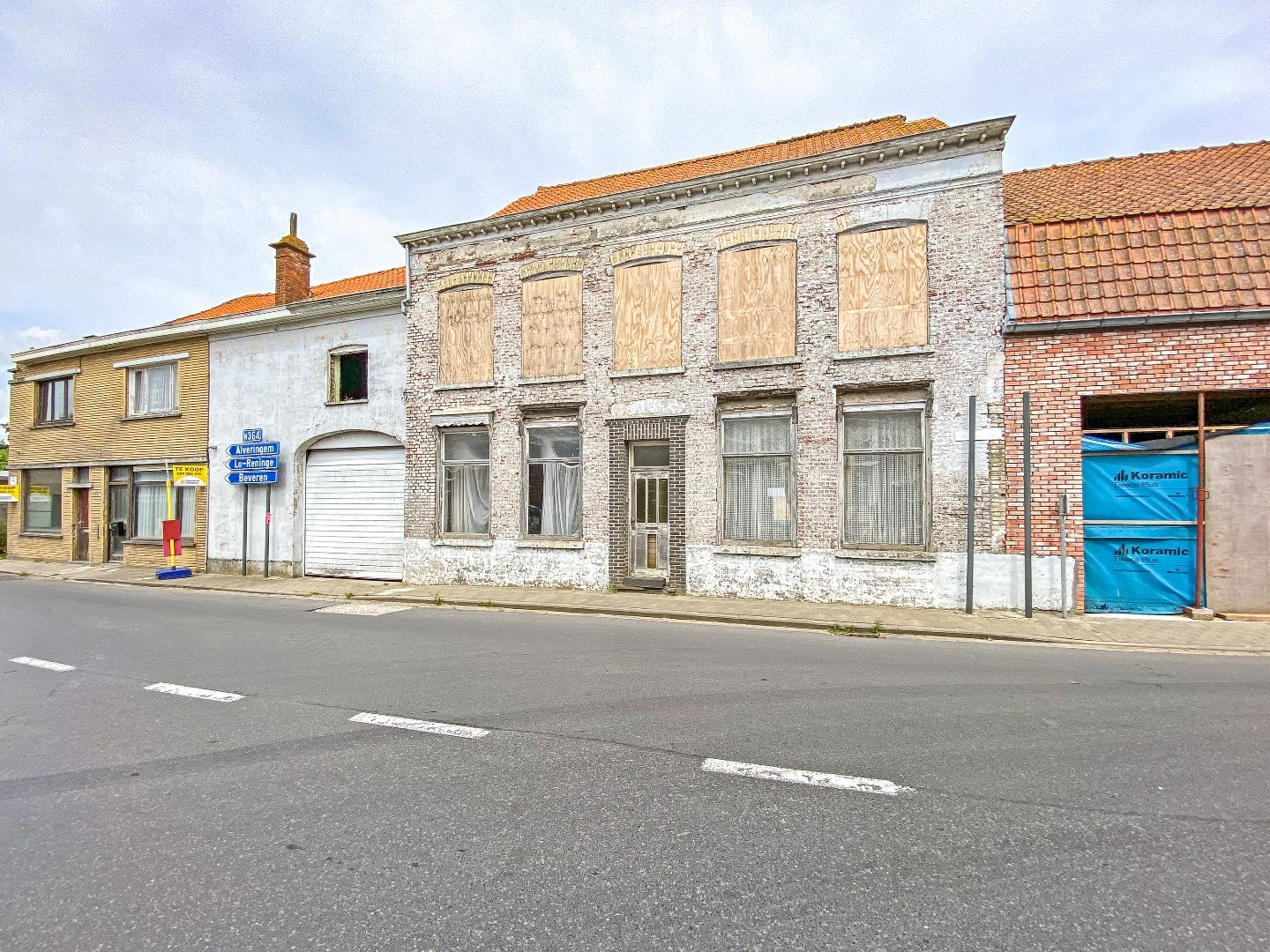 Imposante te renoveren woning op 677m². 