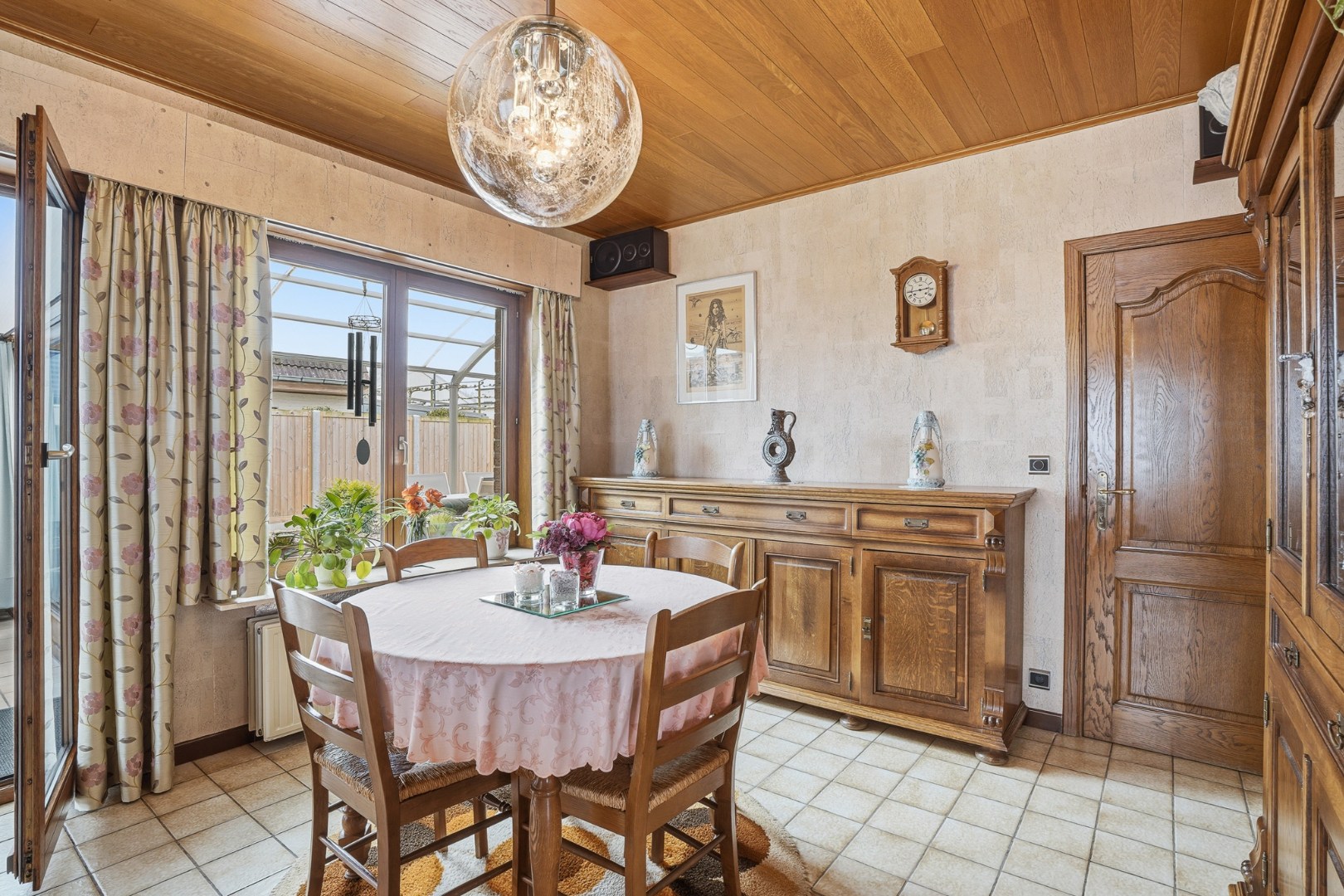 Alleenstaande bungalow met garage en tuin  op 684 m² 