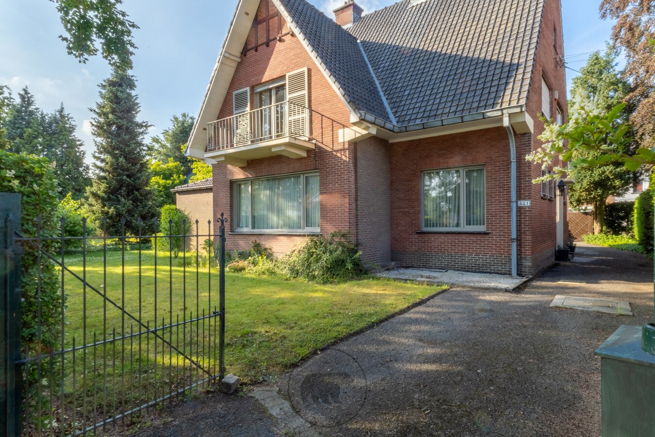 Statige villa met ruime tuin (bouwgrond) te Melle-Merelbeke 