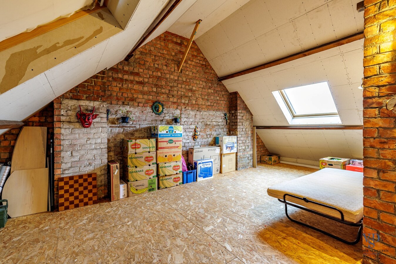 Karaktervolle woning met tuin op gunstige ligging. 