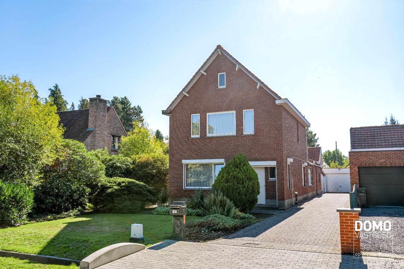 Zeer goed onderhouden woning op 9 are met potentieel 