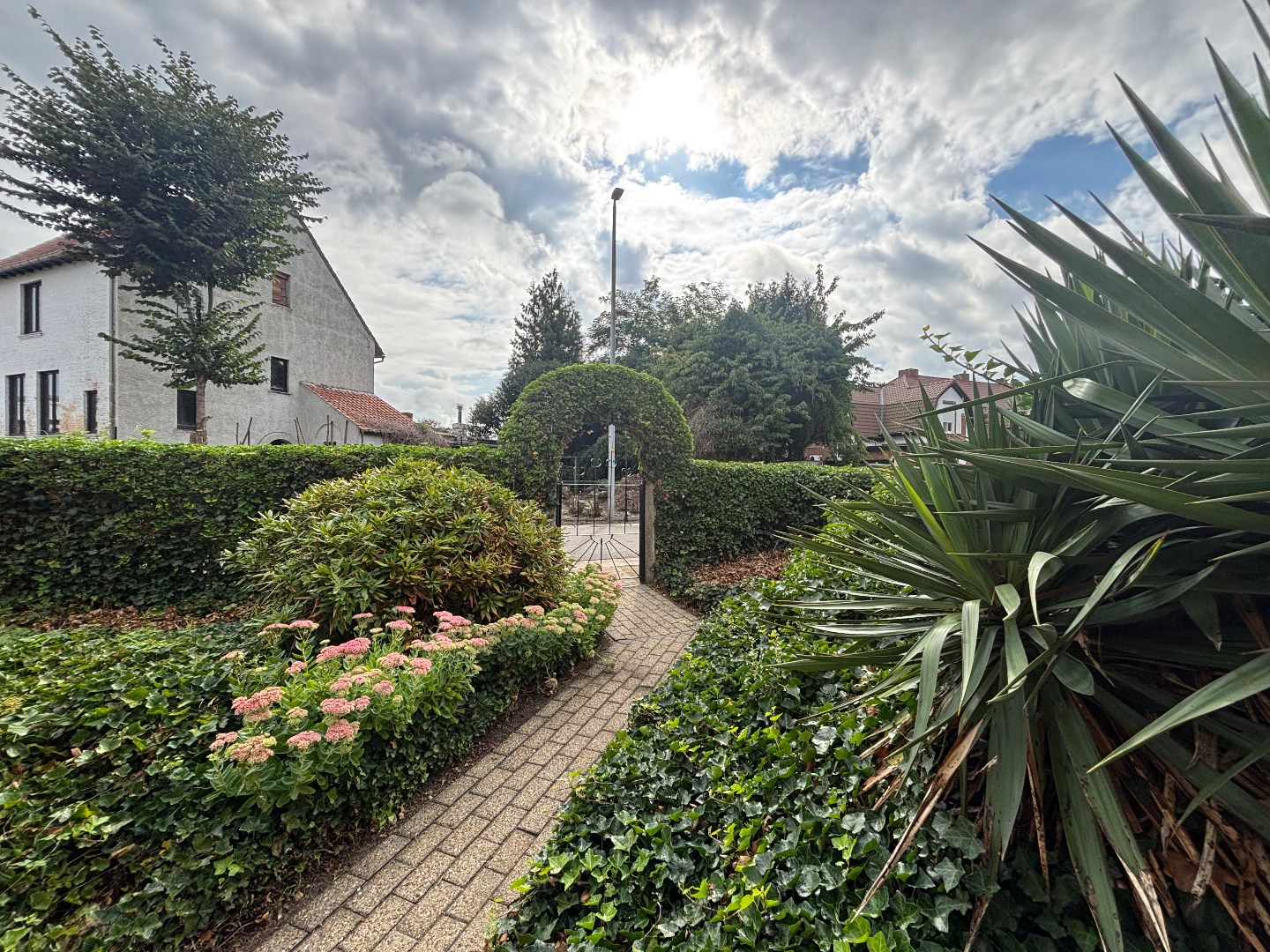 Gezinswoning met 3 slpk. en dubbele garage zonder renovatieverplichting in Mol-Gompel 