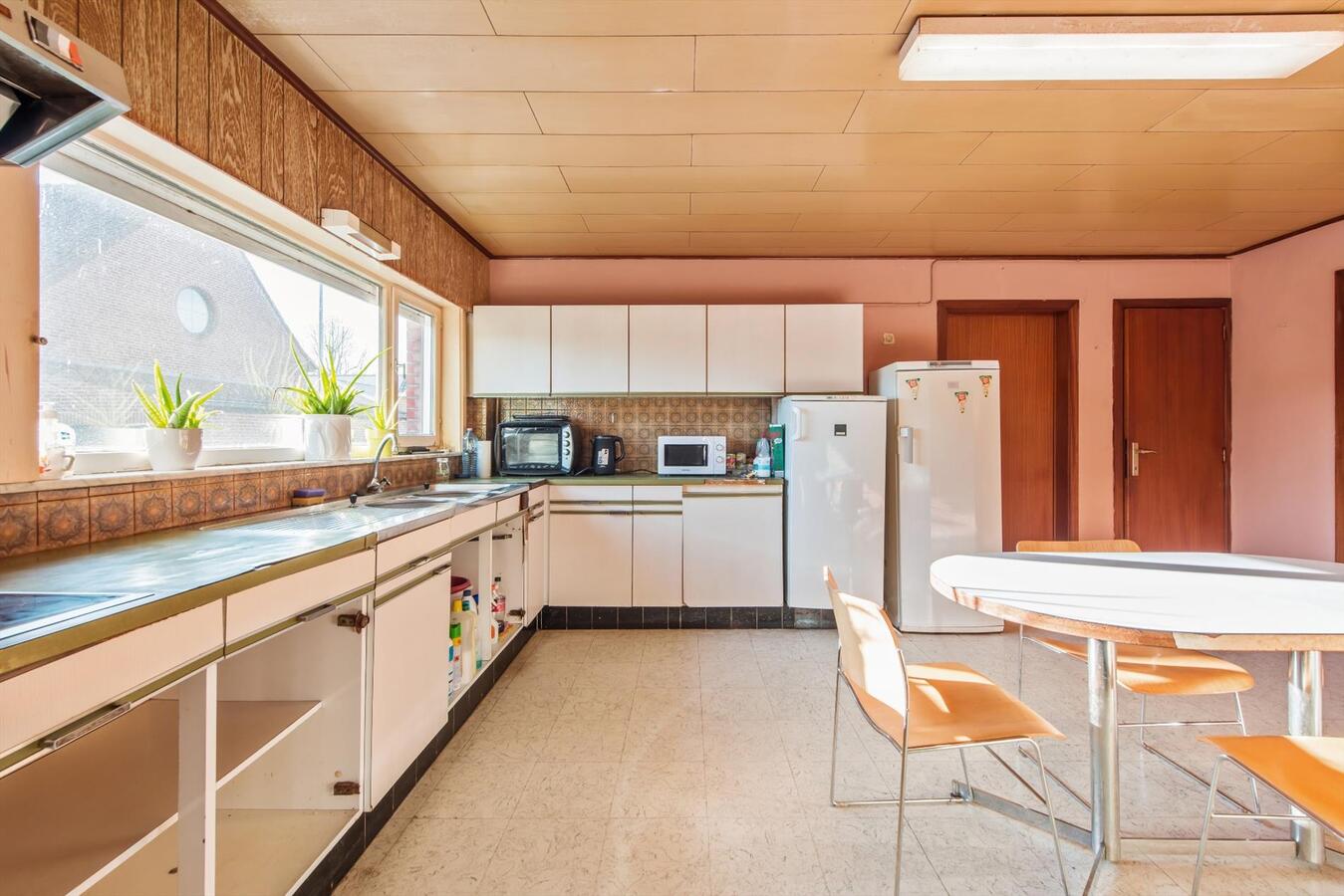 Ruime vrijstaande woning met garage op een perceel van 915 m² 