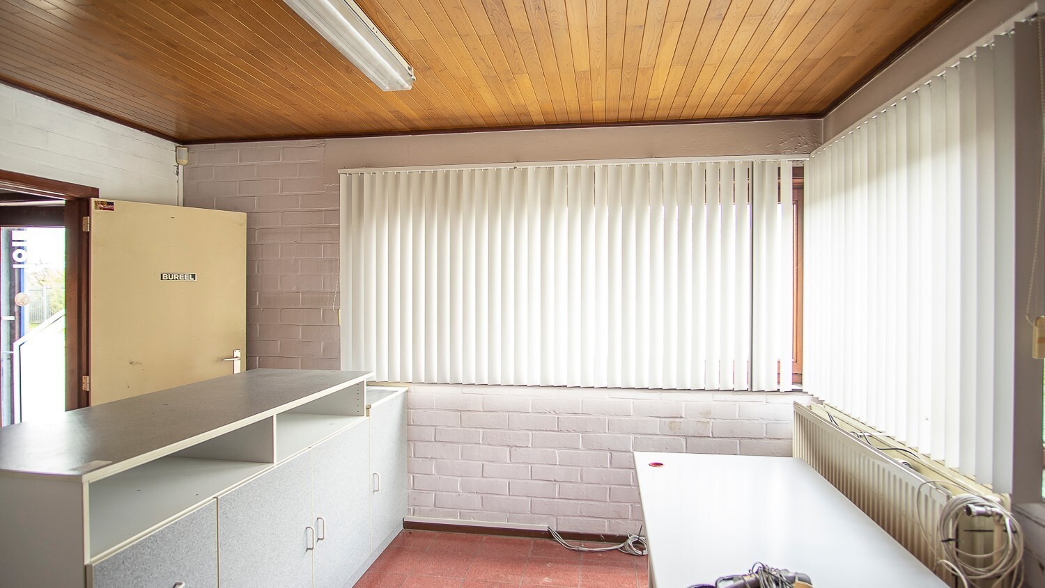 Zeer vlot bereikbaar industriegebouw 300 m² + burelen 