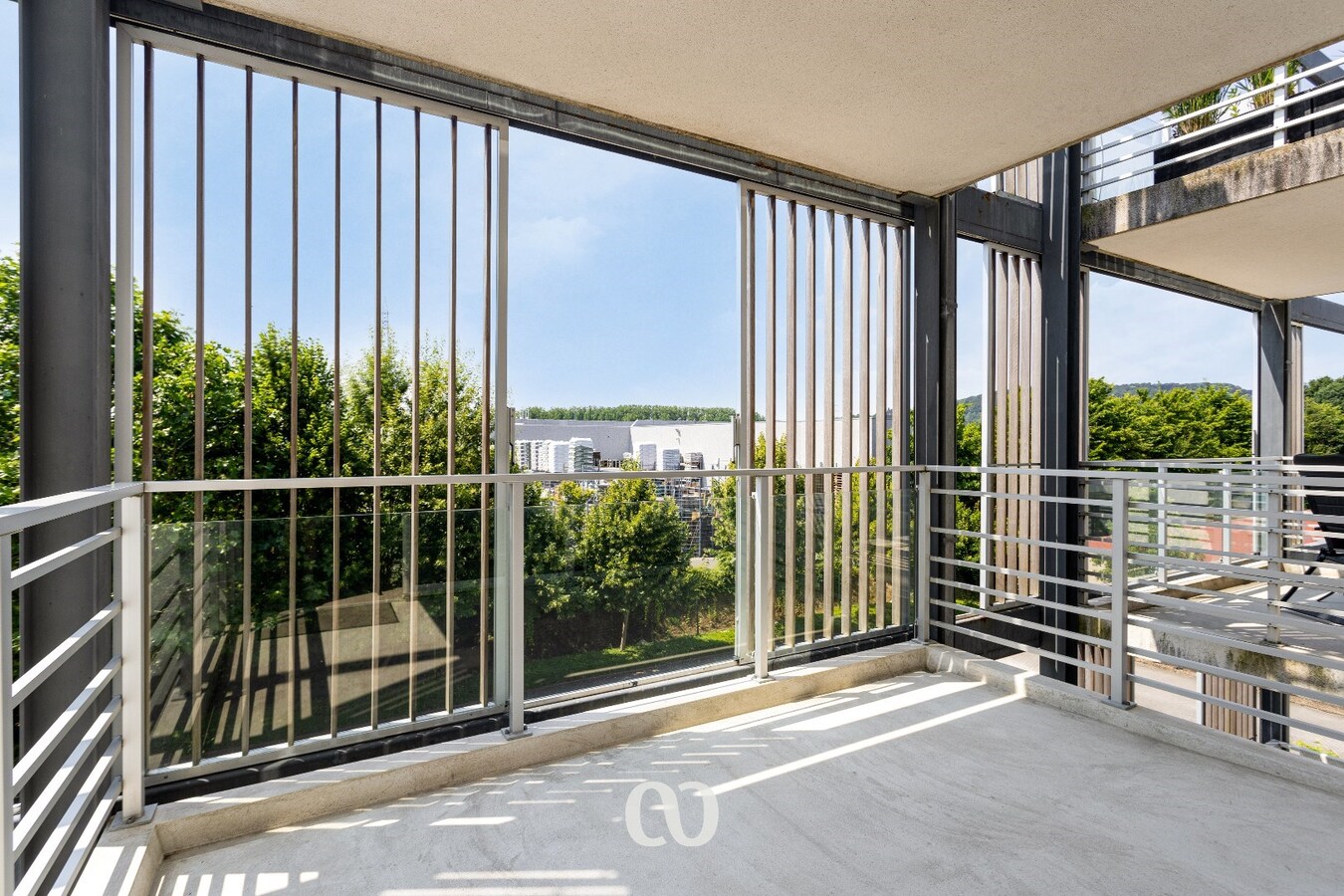 Top gelegen één slaapkamer appartement met leuk terras 