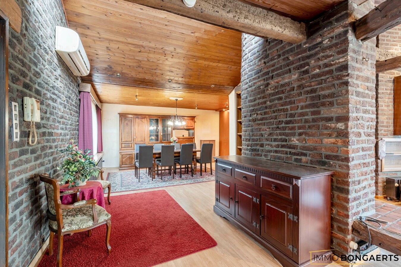 Ruime woning met vier slaapkamers 