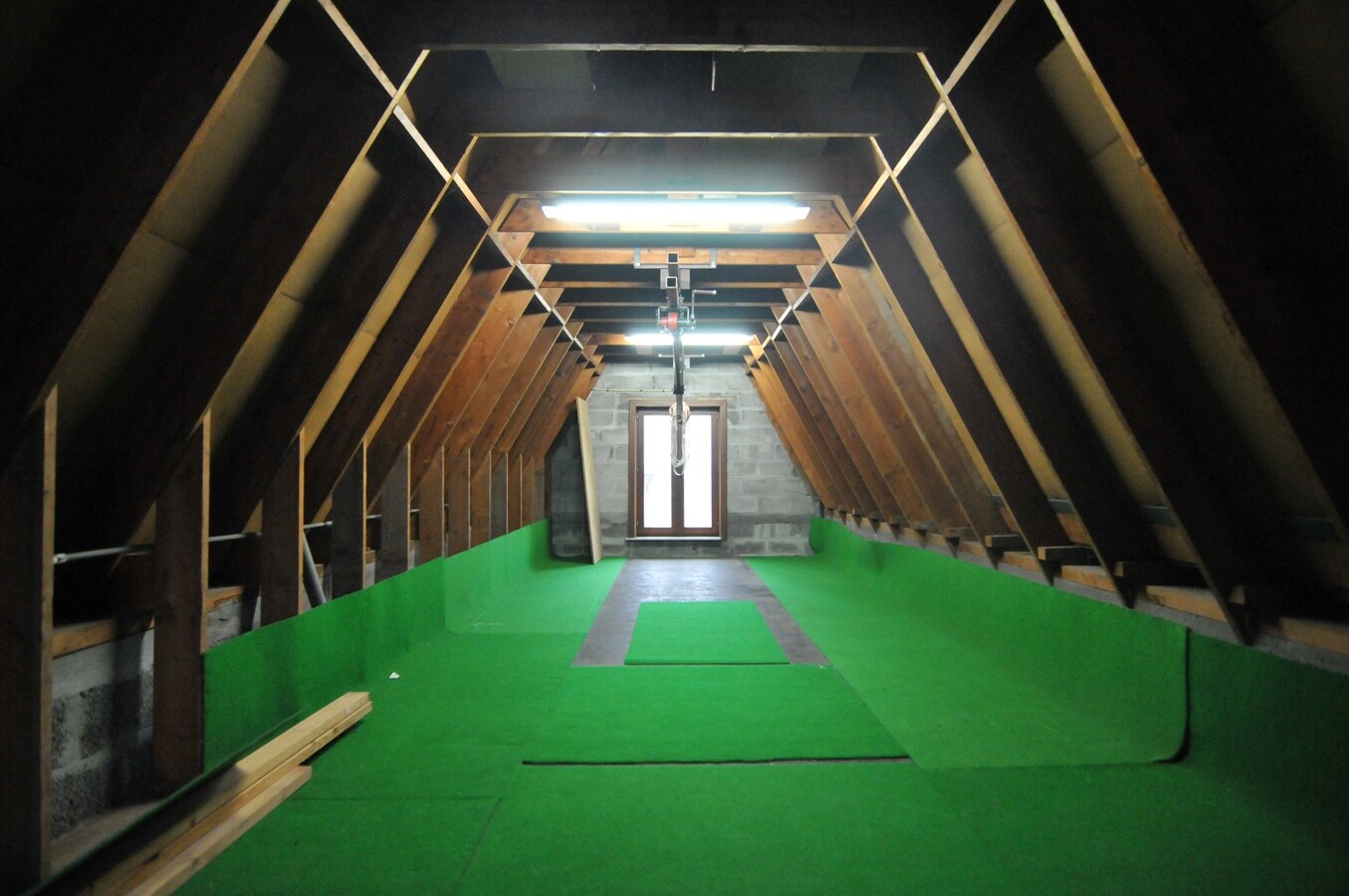 RUIME WONING MET TUIN EN GARAGE 