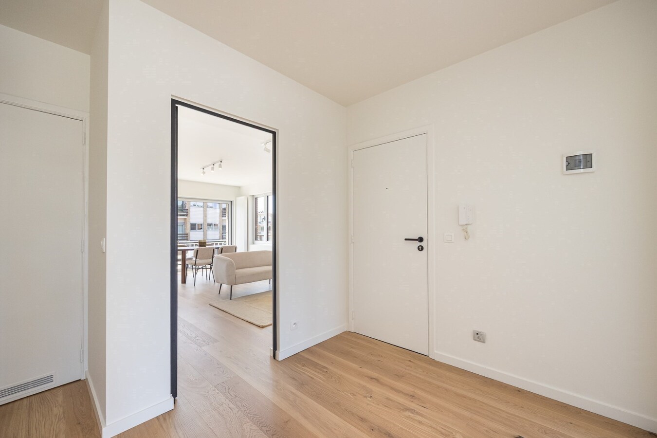 Gerenoveerd appt met 2 slpk en terras te Kapellen! 