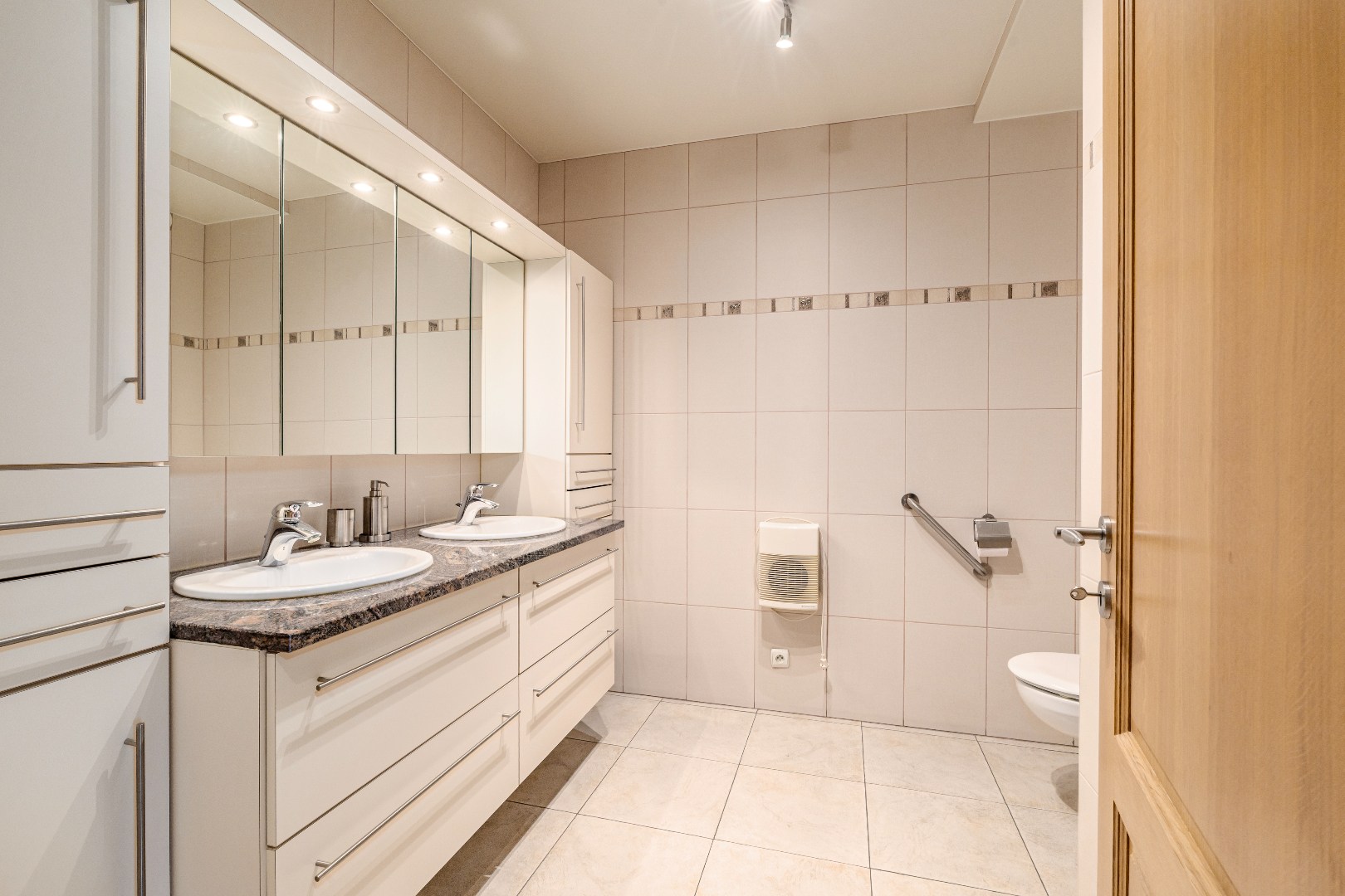 Prachtig hoekappartement met garage en private berging 