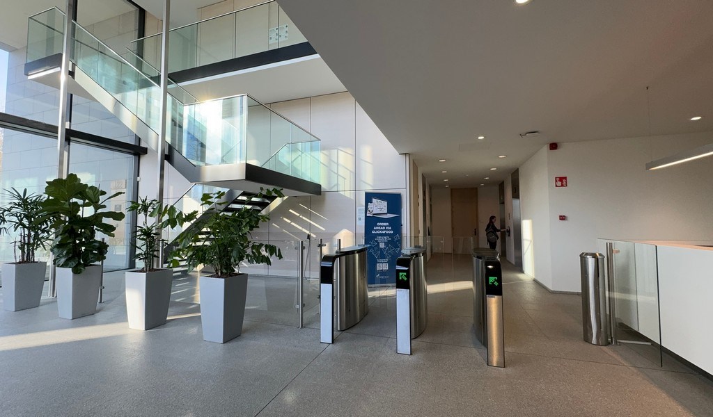 Gemeubelde kantoren met dienstverlening in AA Tower in Gent