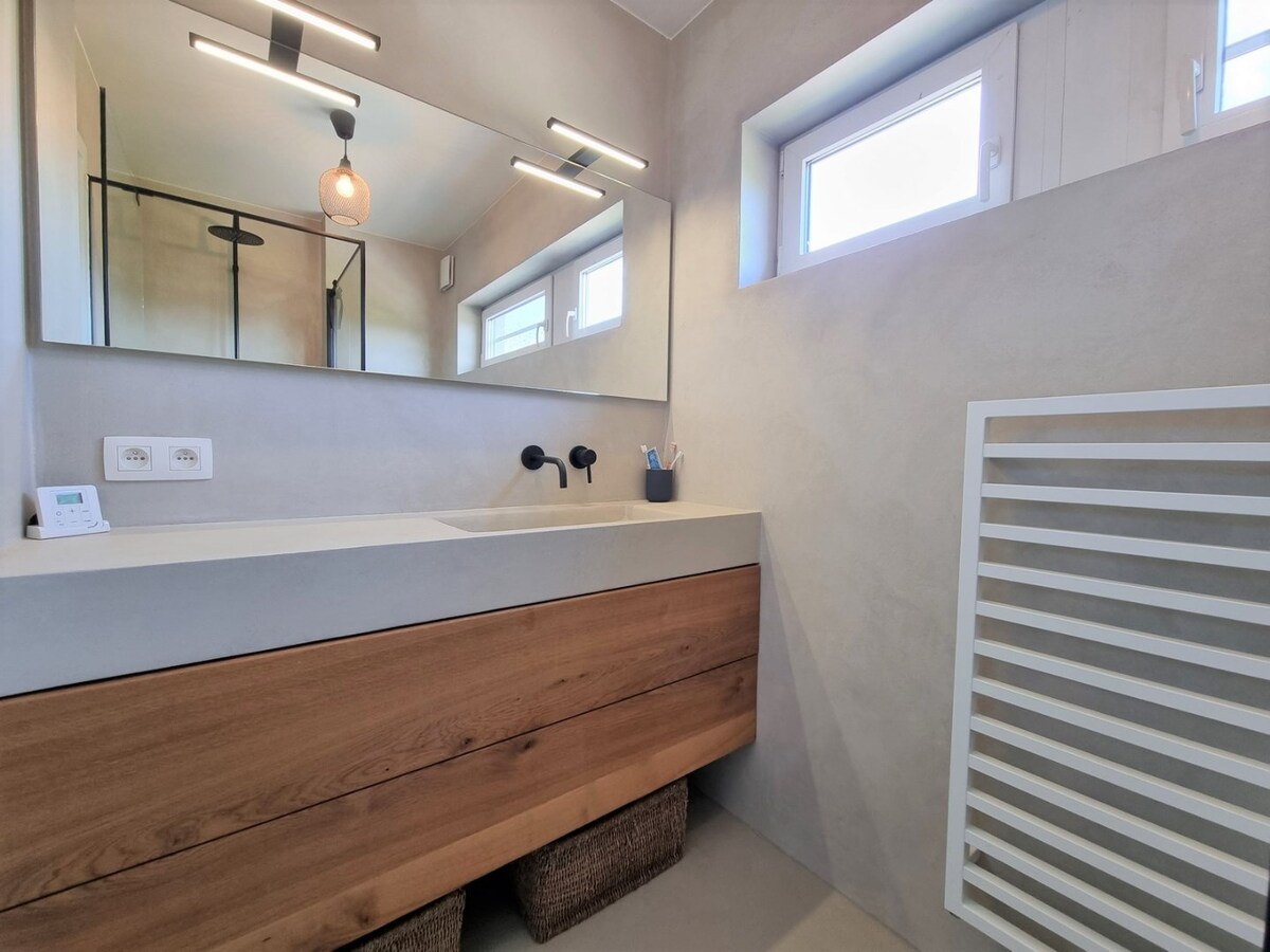 Magnifiek gelegen gezinswoning met garage &amp; oprit te Heist 