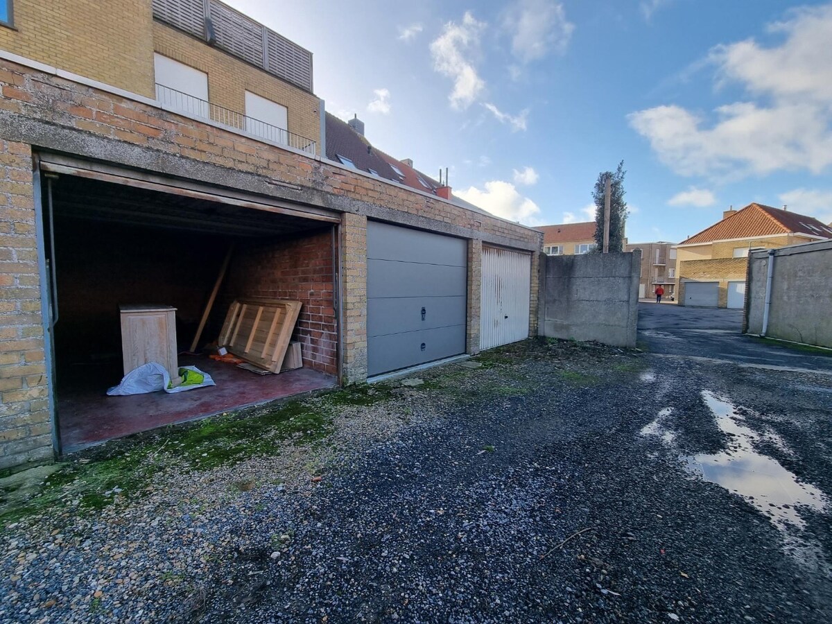 Uitzonderlijk ruim (129m²) en breed (+-10,45m) appartement met drie slaapkamers + mogelijkheid garage 