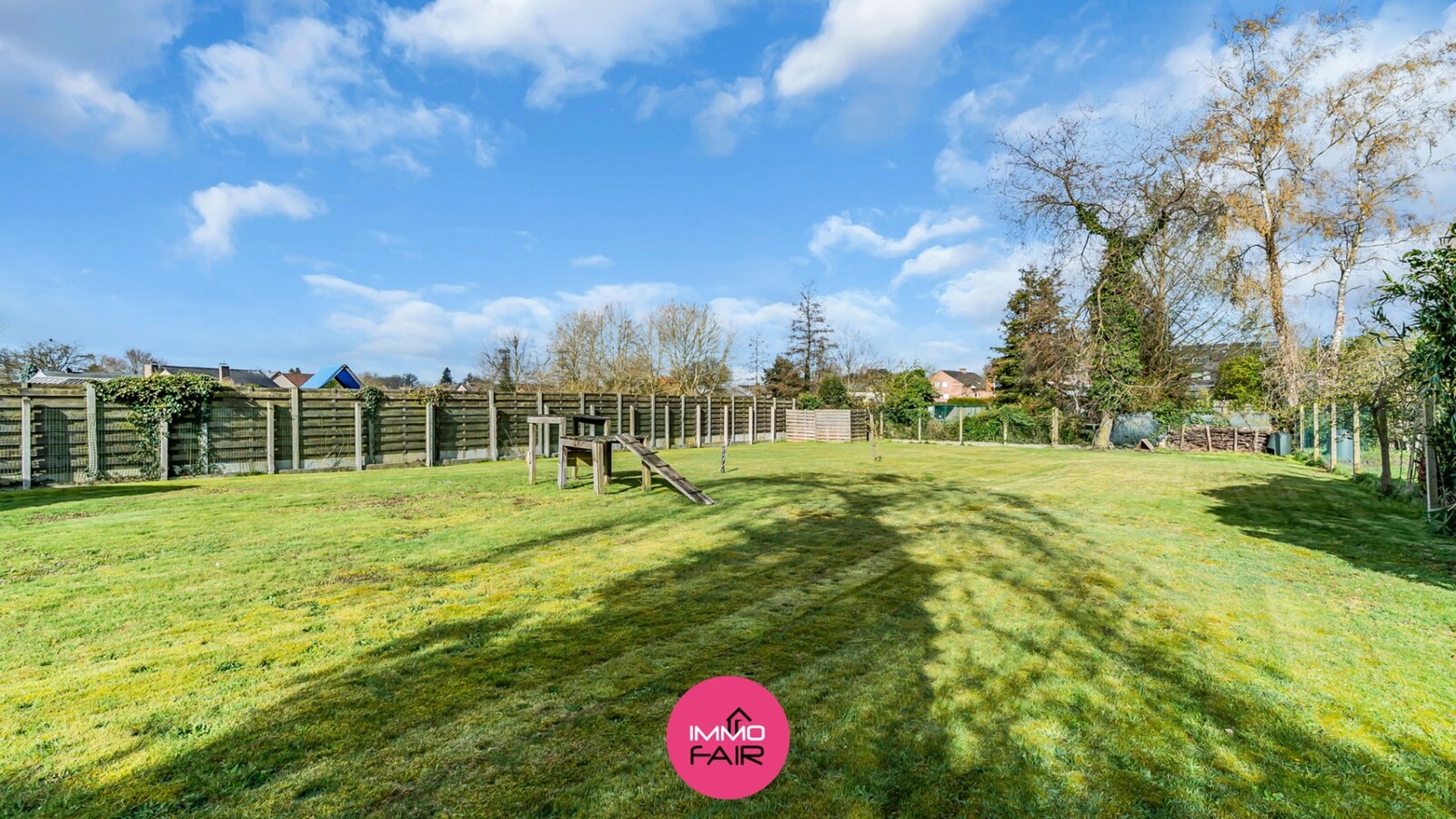 Instapklare bungalow met royale tuin op rustige topligging in Houthalen 