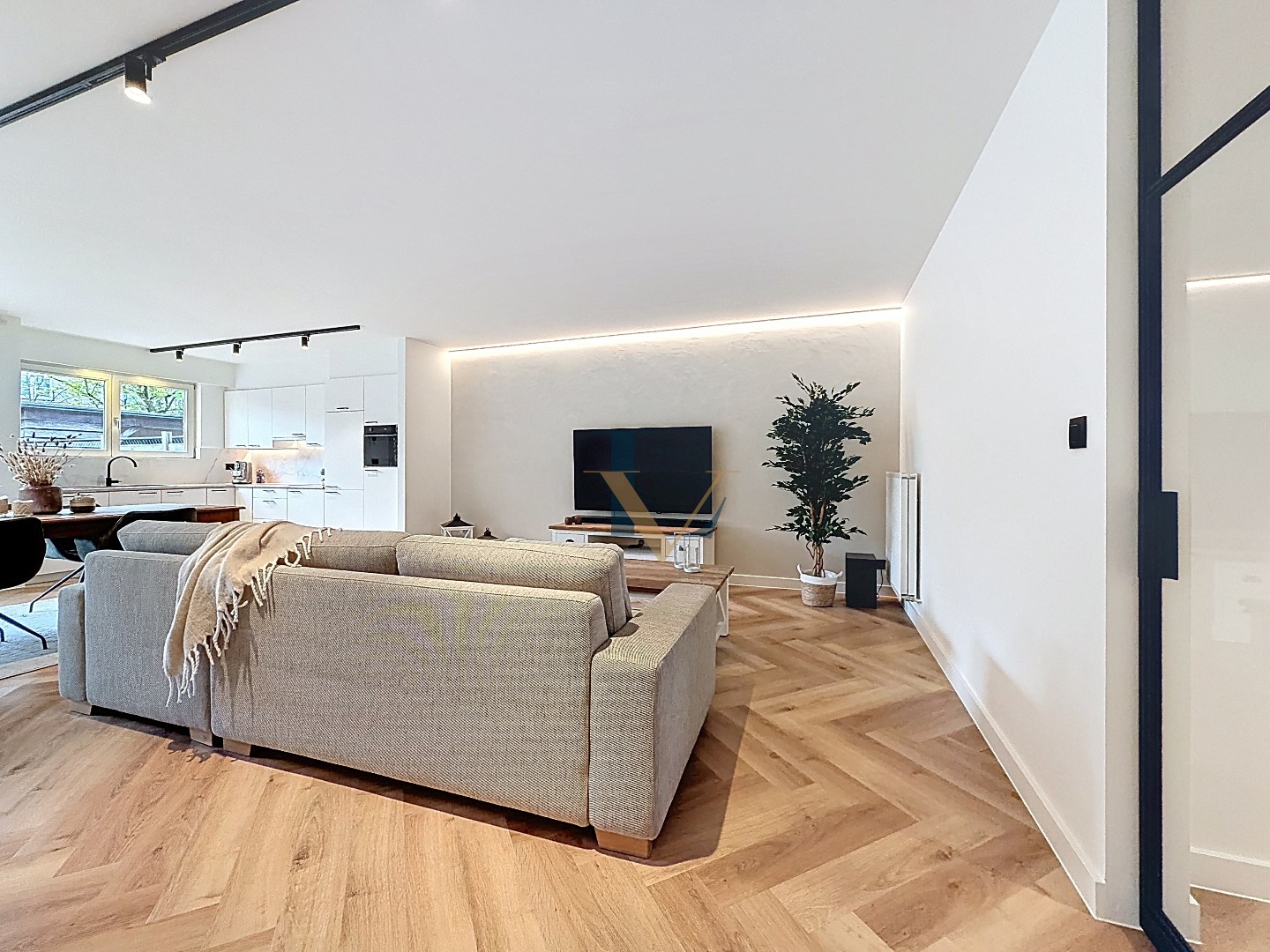 Charmante gerenoveerde rijwoning in pastoriestijl te koop in centrum Schilde 