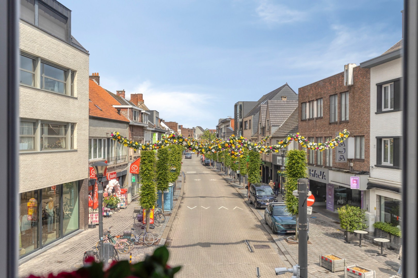 Handelswoning met 4 slpk. op een toplocatie in het hart van Geel 
