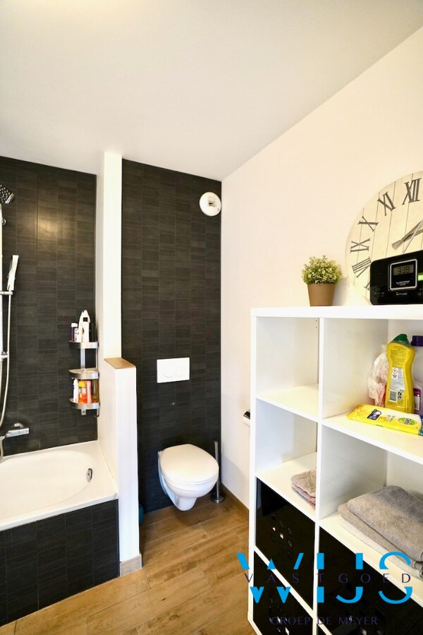 Tof woonhuis in gegeerde woonwijk te Lembeke ! 