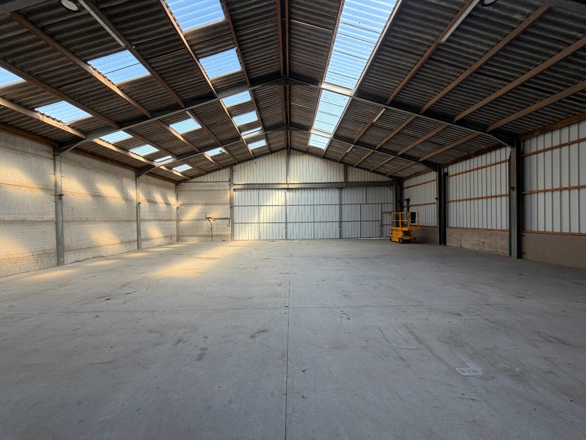Ruime loods (voor opslag) van 350m² 