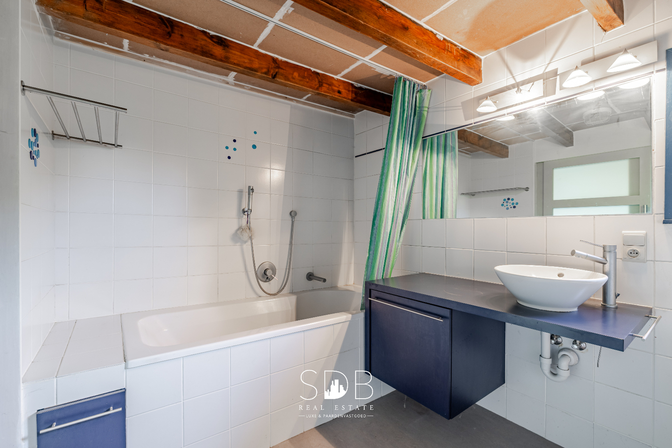 Authentieke hoeve met achterliggend groen op 5.192m² 