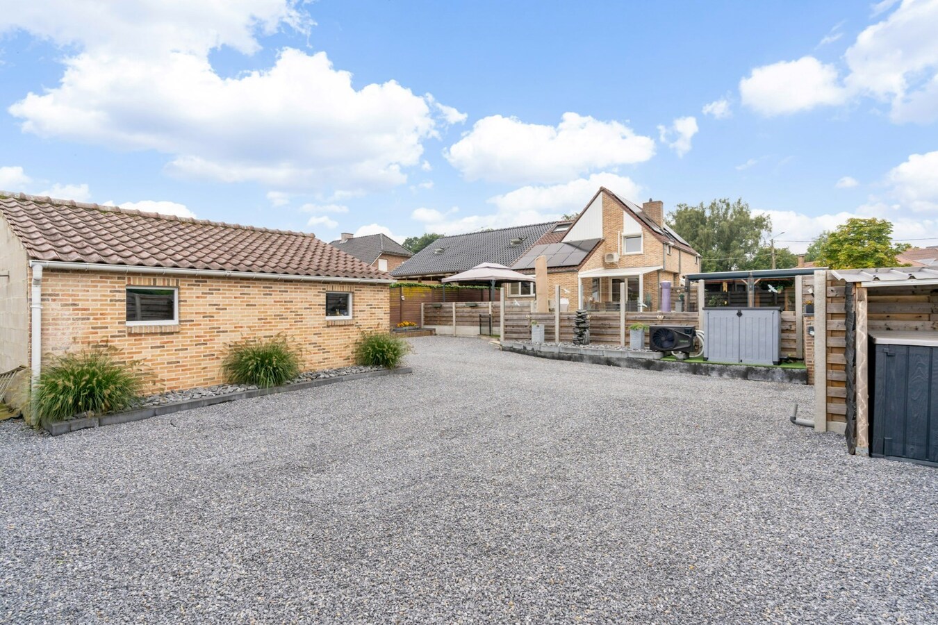 Gerenoveerde woning met tuin, garage en 3 slaapkamers in Opglabbeek - Perceeloppervlakte 684.00 - Bewoonbare oppervlakte 160.00 - Zuidoostelijke tuinoriëntatie 