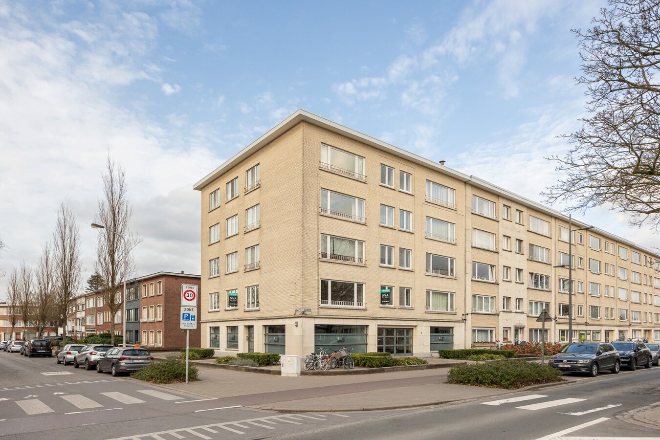 Kwaliteitsvol gerenoveerd appartement met 2 slpk en terras te Wilrijk! 