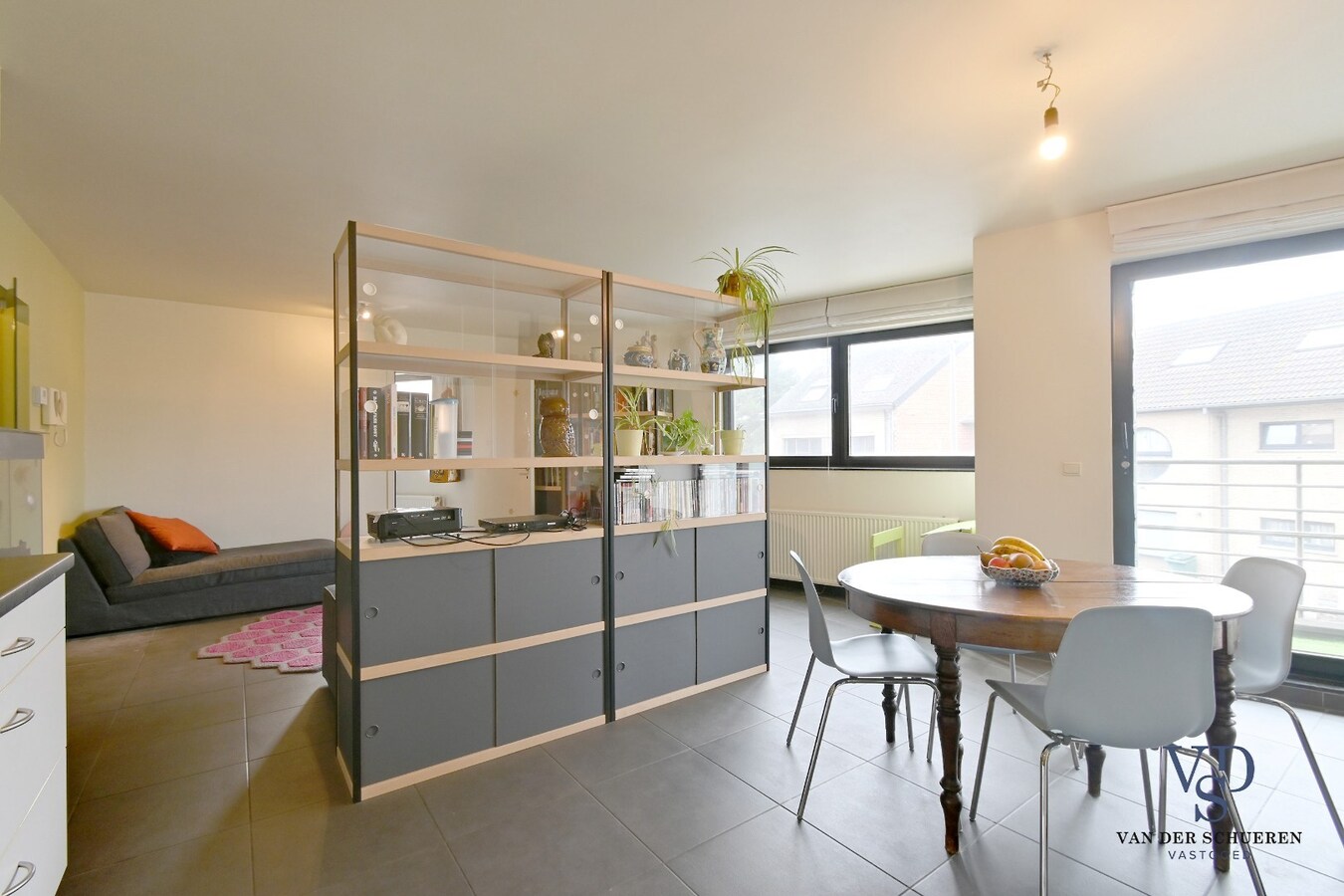Ruim appartement in hartje Zingem. 