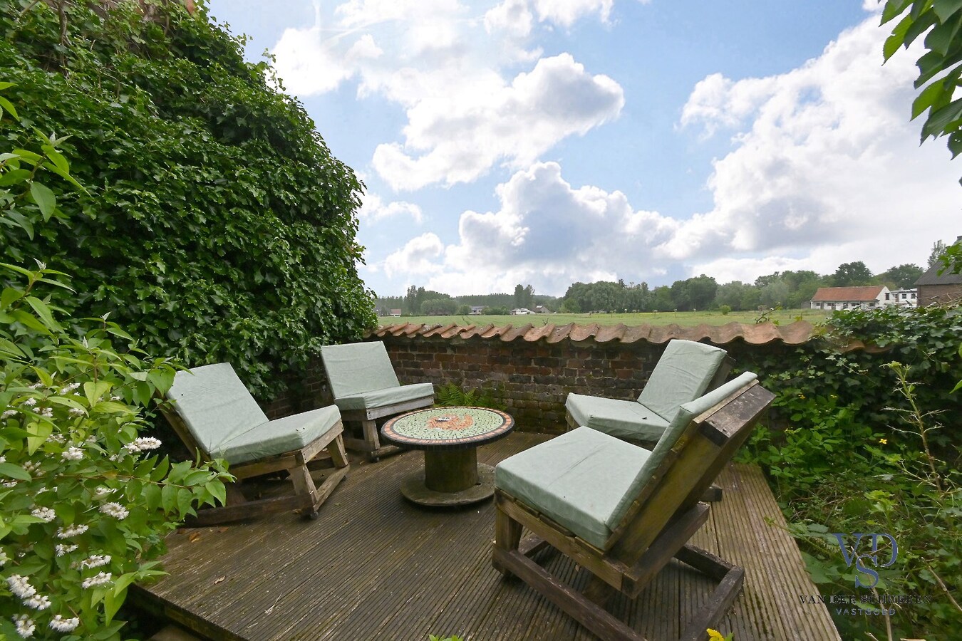 Ruim (> 280 m²) en ecologisch wonen. 