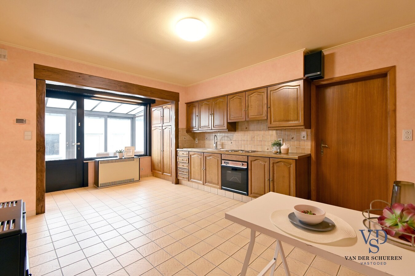 Bungalowwoning met afzonderlijke loods 