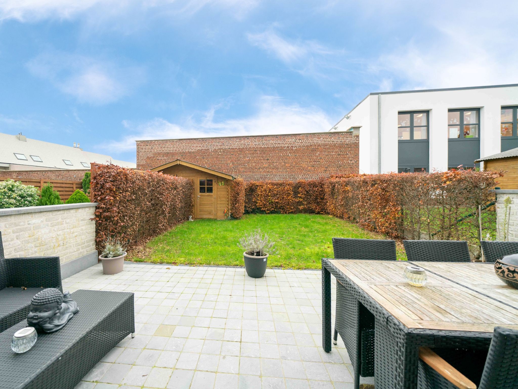 2-kamer appartement met tuin en autostaanplaats 