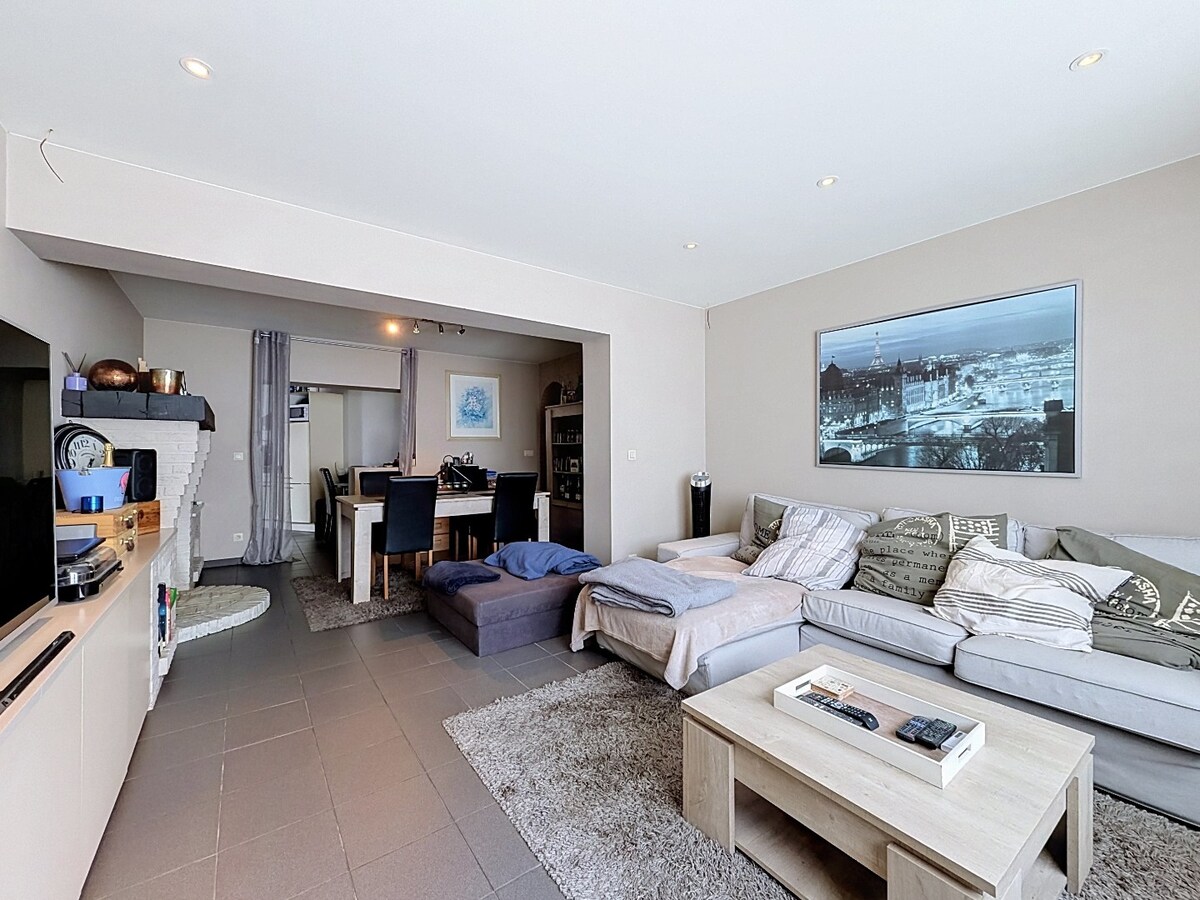 Verder te renoveren woning met garage en tuin nabij centrum Herzele 