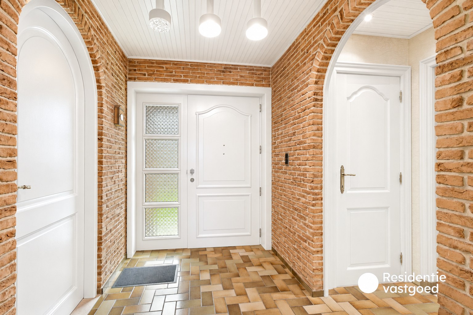 Alleenstaande bungalow met 4 slaapkamers en ruime tuin 