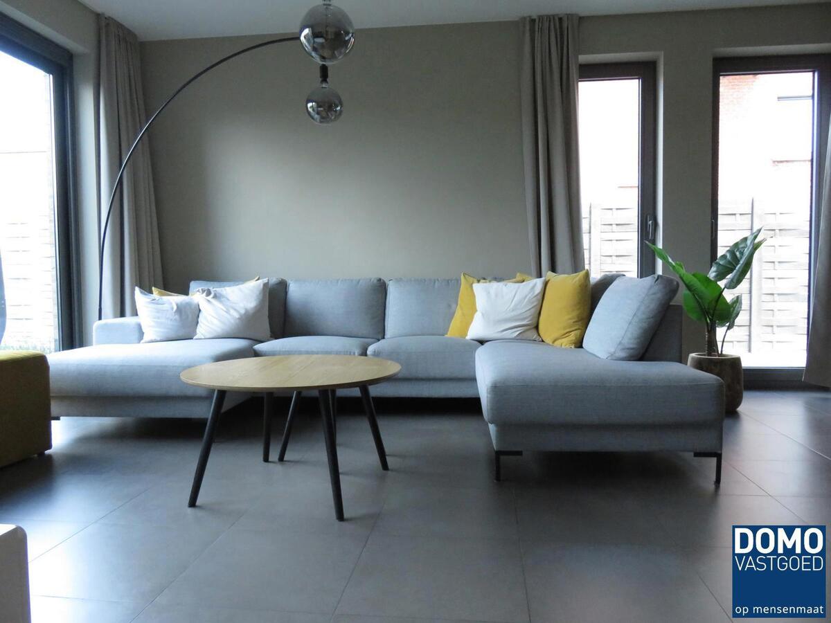 Ruime woning met 5 slaapkamers, tuin en garage 