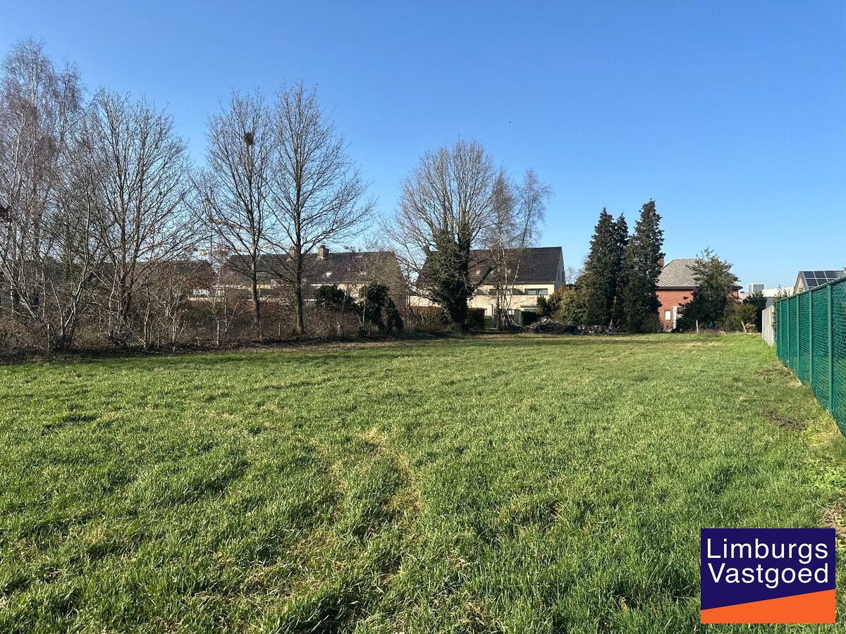 Nieuwbouwwoning, halfopen bebouwing, LOT 2, voor halfopen bebouwing, 4a 89ca, te Houthalen-Helchteren 