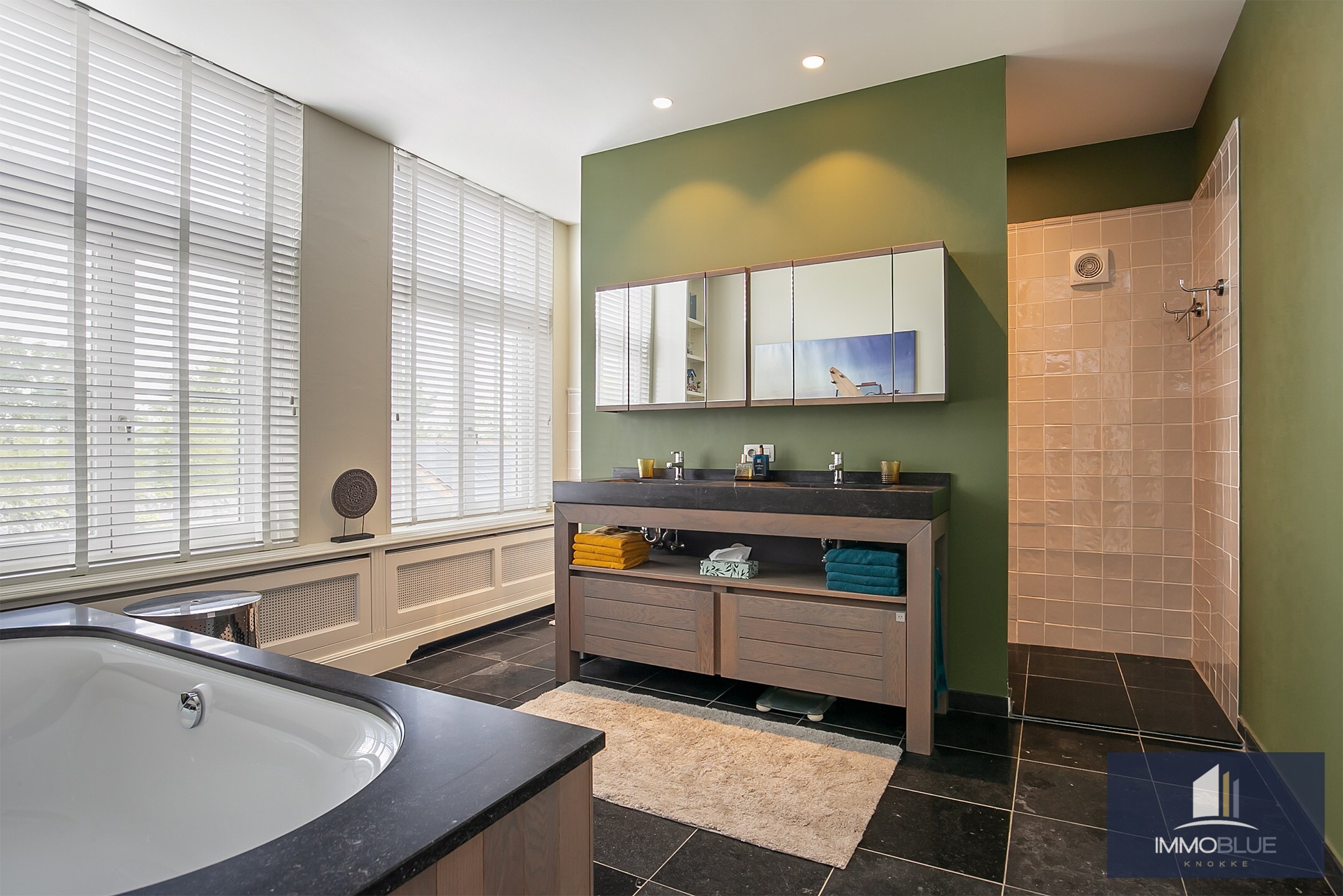 Maison de maître exclusive et élégante avec de grands espaces de vie. 