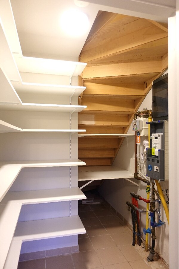 Gerenoveerde stadswoning op uitstekende ligging met binnentuin en garagebox 