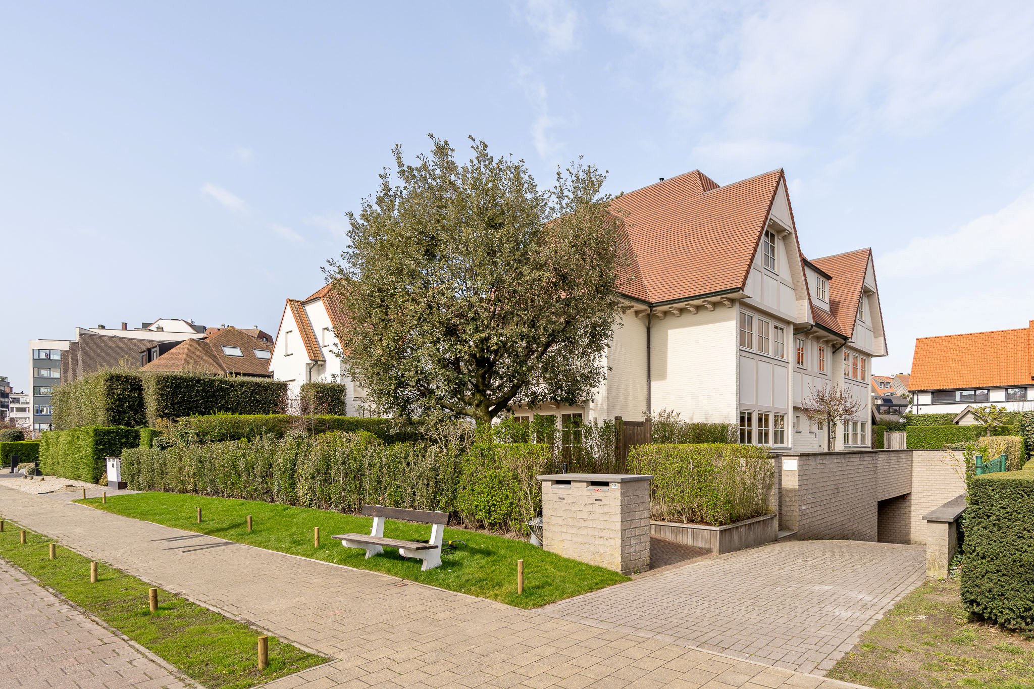 Prachtig gerenoveerde  halfopen woning op topligging nabij centrum, zee en strand 