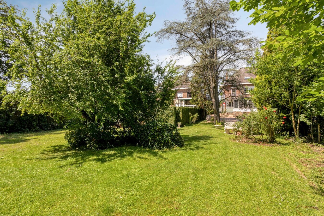 Karaktervolle halfopen villa met prachtige tuin op toplocatie in Tienen 