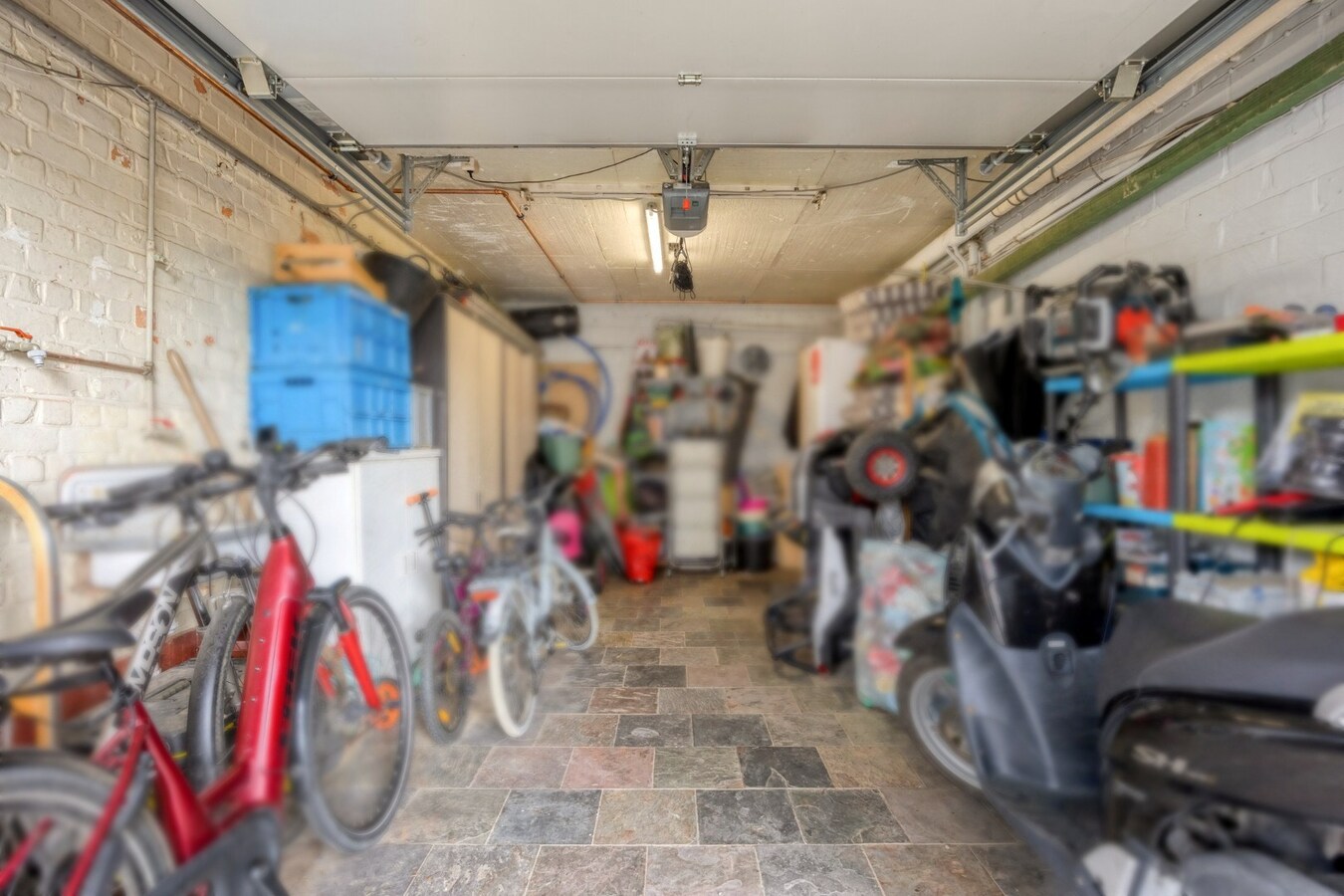 Instapklare woning met garage en tuin te Edegem 