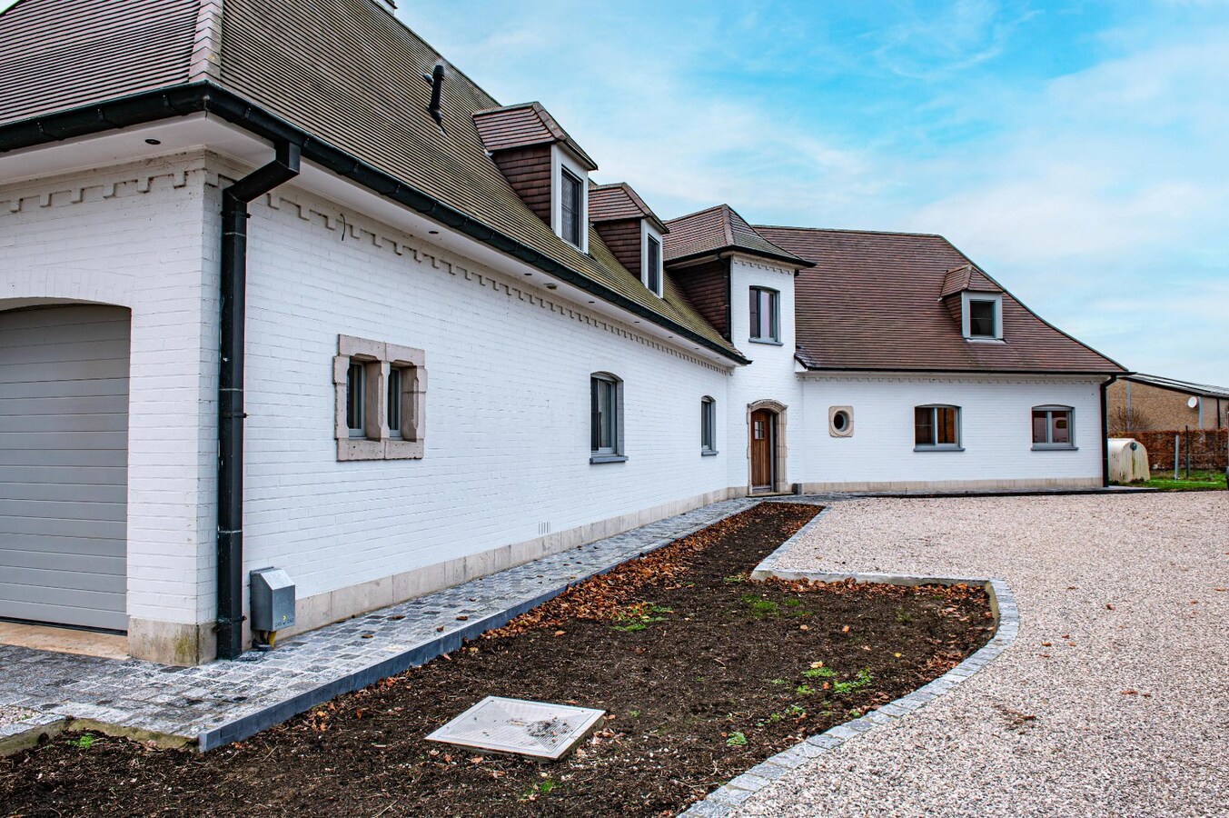 Prachtige landelijke villa met zwemvijver en paardenfaciliteiten 13.459m² 