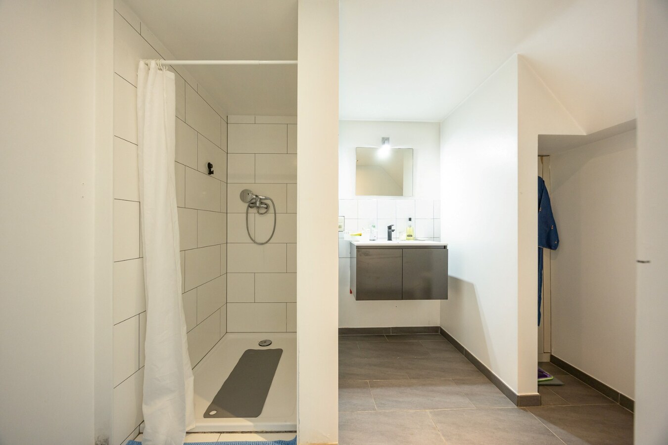 Zeer ruime woning (8 slpk + 8 badkamers) op een perceel van ca. 1.522 m² te Wijnegem/grens Schilde 
